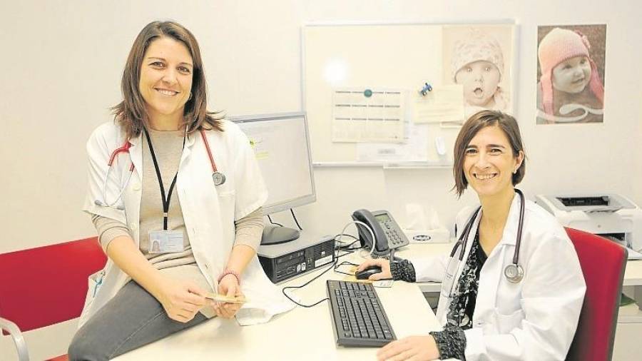 Cristina Marim&oacute;n (izquierda) y Rosa Cullell, cardi&oacute;logas pedi&aacute;tricas del Hospital Sant Joan de Reus. FOTO: A.M.