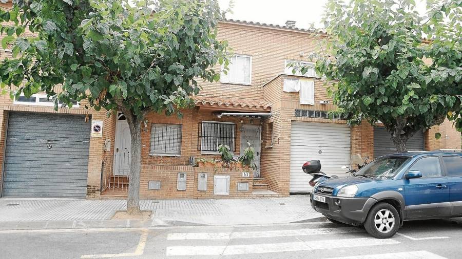 Los hechos ocurrieron en este domicilio de la calle Santiago Rusiñol. FOTO: Alba Mariné/DT