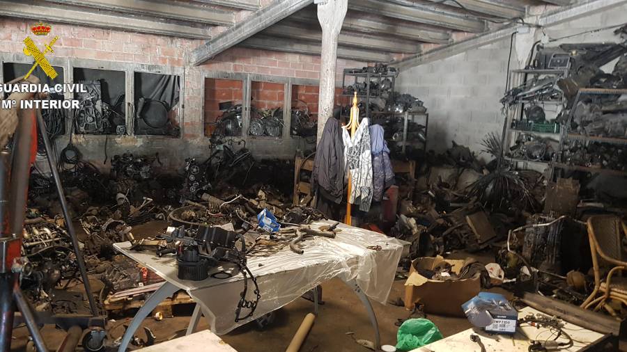 Imagen del taller ilegal hallado en La Canonja. Cedida