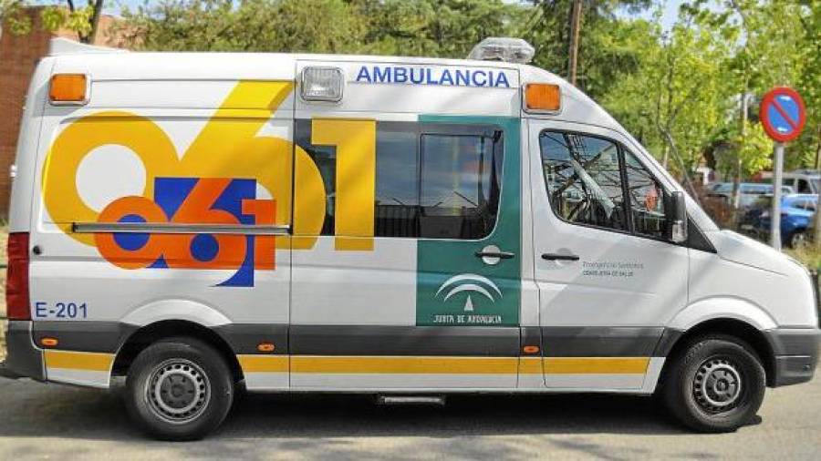 Imagen de archivo de una ambulancia andaluza. Cedida