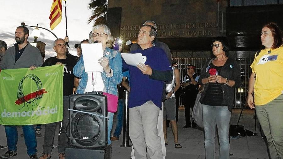 Rosa Maria Codines i Carles Gómez, al centre, en una imatge d’una manifestació recent. FOTO: Lluís Milián