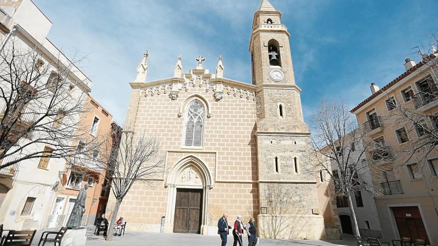 Imagen de la plaza de la iglesia de Santa Maria, en pleno corazón del Barri Antic de Cambrils. FOTO: Alba Mariné