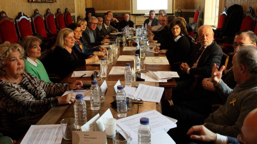 Imagen de la última reunión del Senat Tarragoní, celebrada en febrero del pasado año en el Saló dels Tarragonins Il·lustres de la Plaça de la Font. FOTO: ARCHIVO DT/LLUÍS MILIÁN