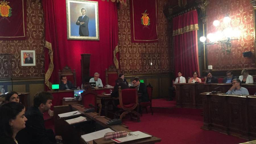 El pleno de Tarragona, este mañana, durante el debate por el caso Inipro