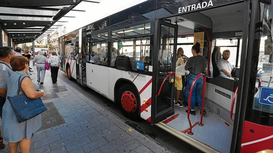 Imagen de ayer de la calle Colom, uno de los centros neurálgicos en la actividad de los buses municipales de Tarragona. FOTO: Pere Ferré