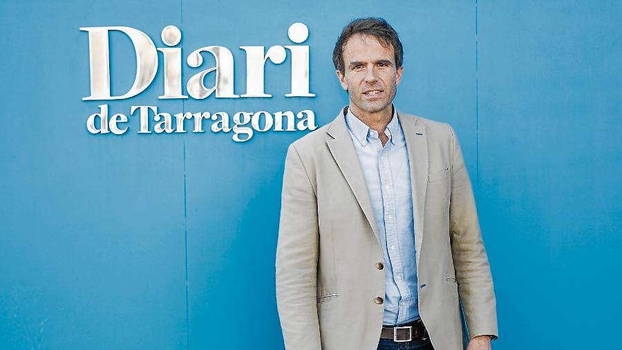 Álex Talavera pasó por la redacción del ‘Diari’ para explicar su programa. Foto: Àngel Ullate