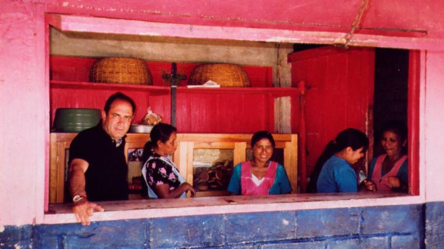 Imagen de Xavier Joanpere durante uno de sus viajes a Guatemala. Foto: Cedida