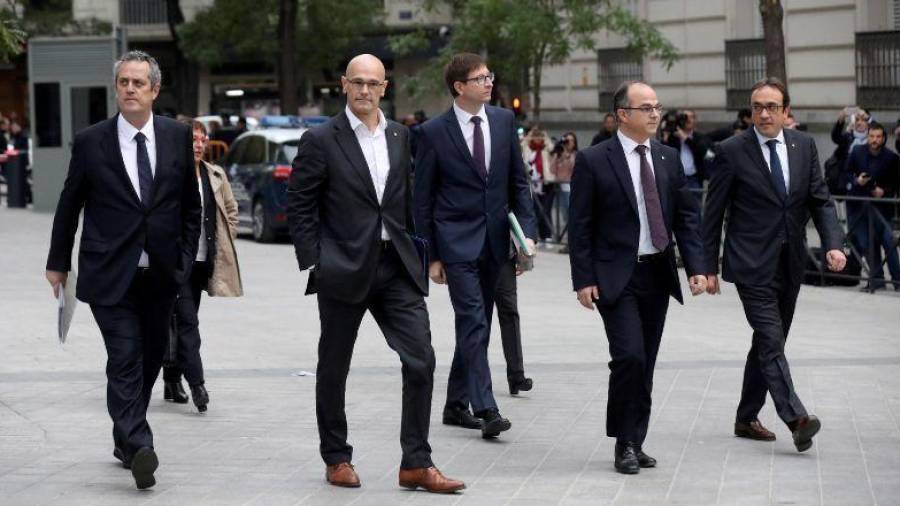 Los exmiembros del Govern (de izda. a dcha.) Joaquín Forn, Raül Romeva, Jordi Turull y Josep Rull a su llegada a la sede de la Audiencia Nacional. FOTO: EFE