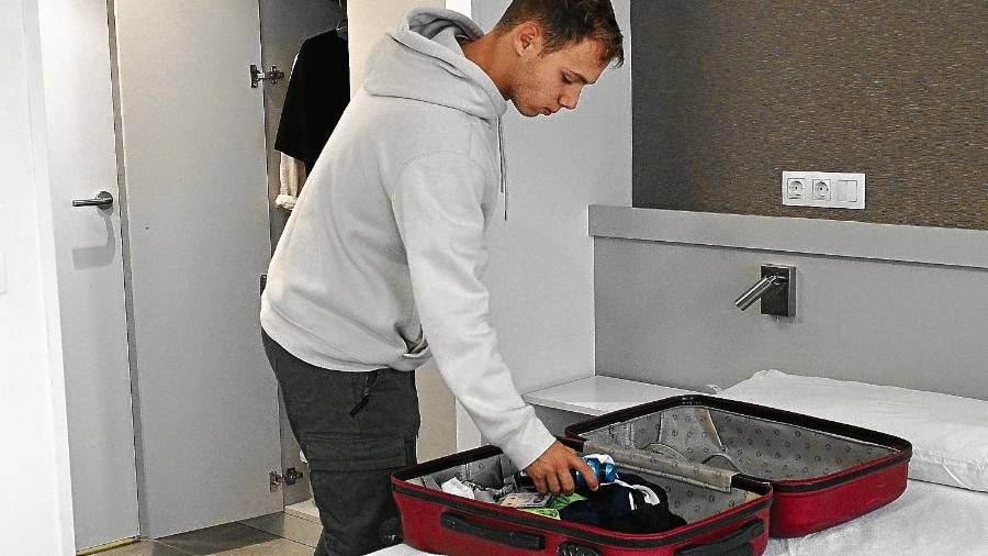 Albert Baiget (Lleida, 20 años), estudiante en la URV, llegando este curso a la residencia Sant Jordi de Tarragona. Foto: Alfredo González