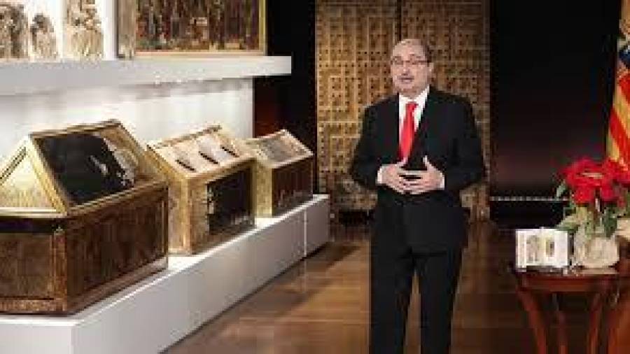 El president aragonès durant el missatge de Cap d'Any entre les peces de Sixena provinents del Museu de Lleida.