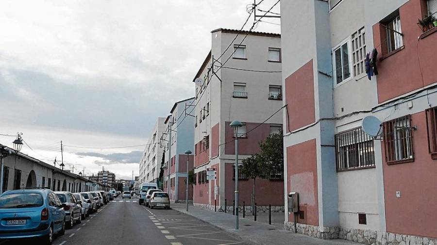 El robo con intimidación se produjo en la calle Tortosa, en Torreforta. FOTO:Lluís Milián/DT