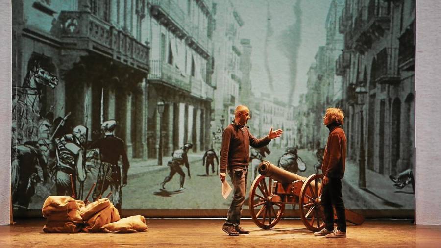 Mostra de la segona escena de l‘espectacle de demà on s’immortalitza Reus en el marc del bombardeig de la guerra. FOTO: Alba Mariné