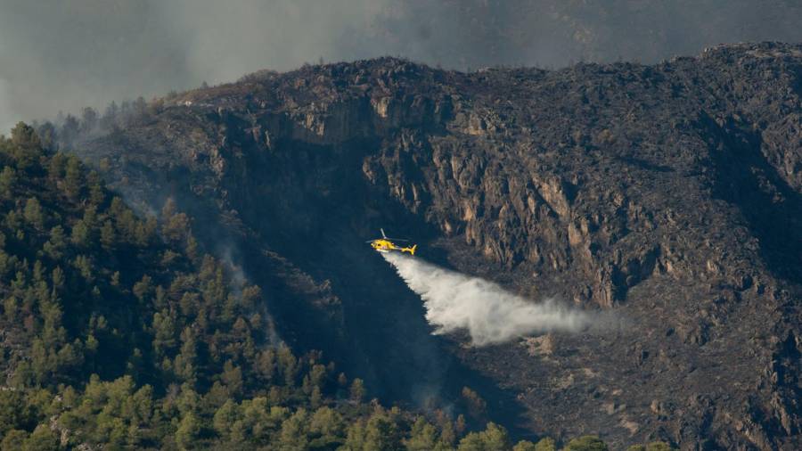 Imatge de l’incendi de Tivenys que va cremar 109 hectàrees a finals de juliol. Foto: Joan Revillas