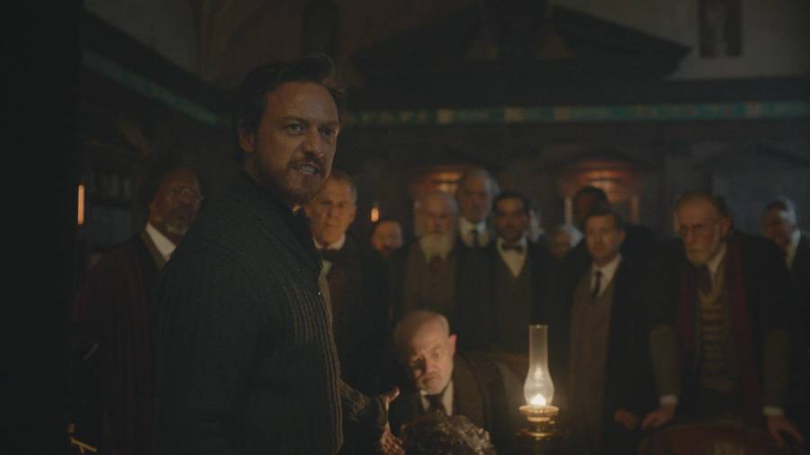 James McAvoy&nbsp;interpreta a Lord Asriel, el t&iacute;o de Lyra. Foto: HBO