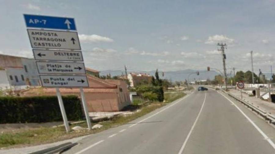 L'accident ha tingut lloc a la carretera TV-3454 a Deltebre. Imatge: Google Street View
