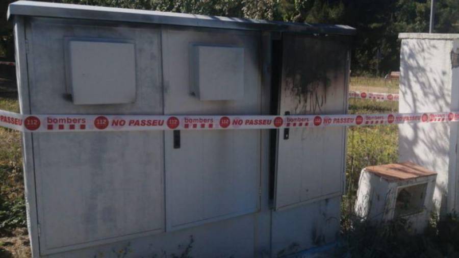La caja de le centralita de Costa Cunit que sufrió un incendio.