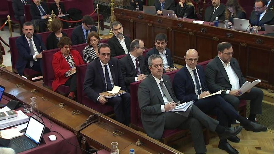 Oriol Junqueras en la primera fila a la derecha de la imagen. FOTO: EFE