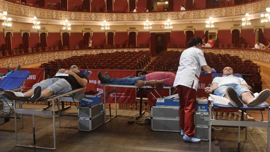 Aspecto que ofrecía el escenario del Teatre Fortuny este jueves con la Donació de Sang. Foto: Alfredo González