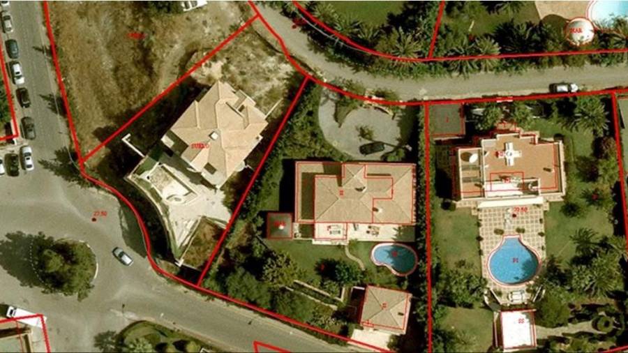 Una de las imágenes empleadas en el plan de Hacienda. Las líneas rojas marcan el límite de las propiedades.
