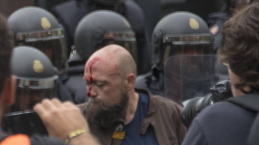 Abogados y procuradores voluntarios llevarán adelante en Girona la querella colectiva contra la actuación de la Policía y la Guardia Civil. foto: dAVID JIMÉNEZ