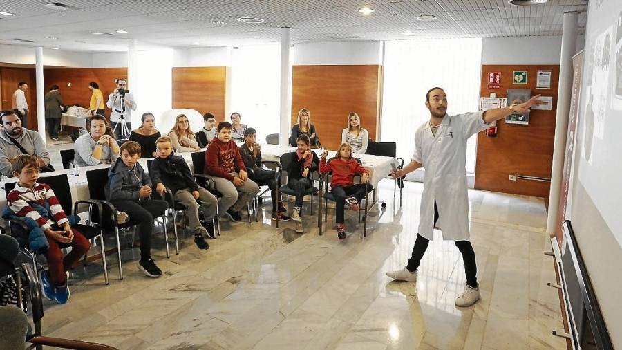 El biotecnólogo Manuel García durante su explicación, en el Rectorat de la URV. FOTO: pere ferré