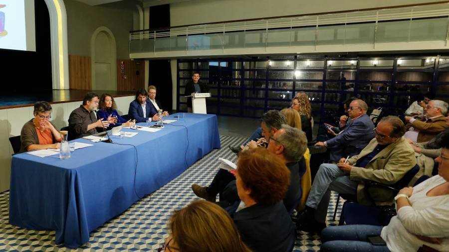 Un momento del debate de candidatos en El Teatret del Serrallo. FOTO: PERE FERRÉ
