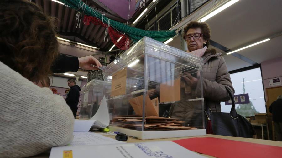 Una votación en Tarragona en unas elecciones generales. Foto: Lluís Milián