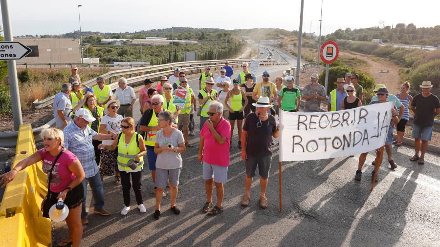 Imagen de la movilización en la rotonda de Torredembarra. Foto: Pere Ferré