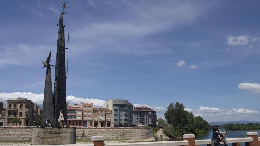 El monument franquista de la batalla de l’Ebre. FOTO: Joan Revillas