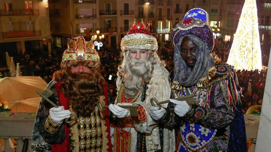 Un momento de la cabalgata de los Reyes Magos en Reus este 2020. FOTO: Fabián Acidres