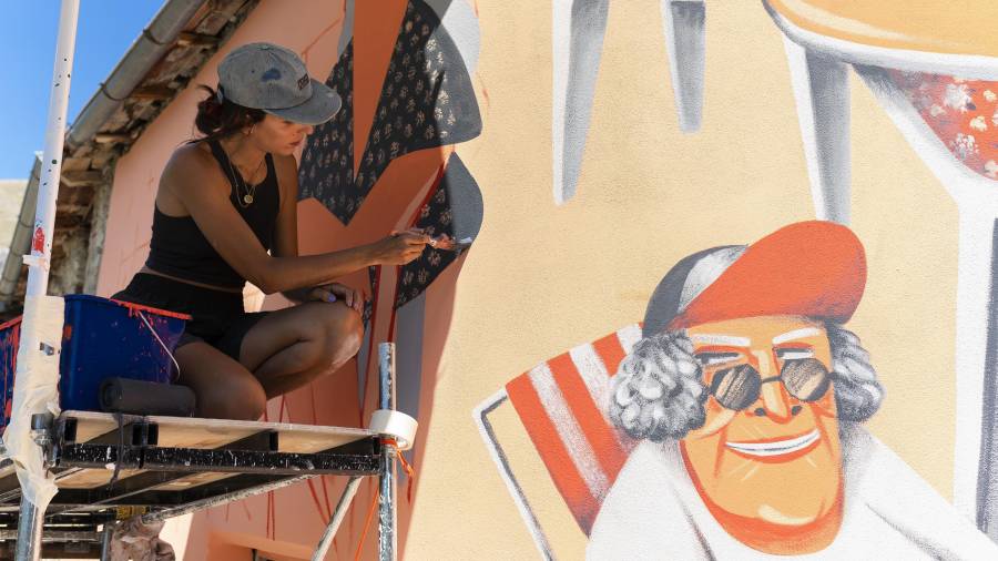 La muralista Marina Capdevila. FOTO: Cedida