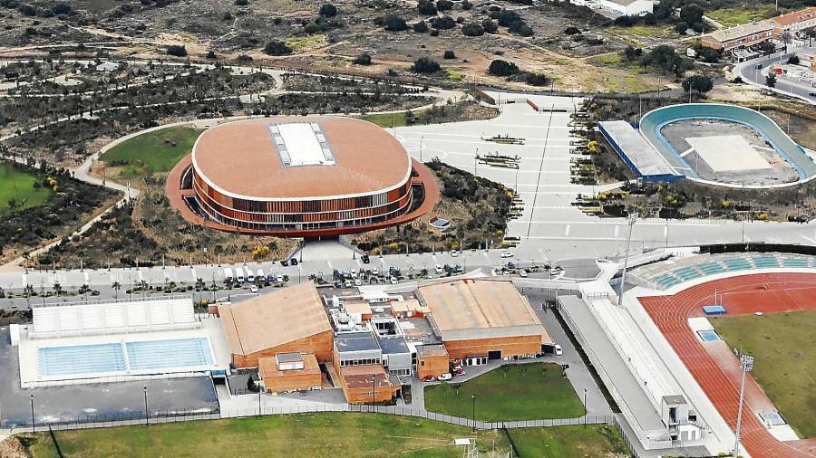 Imagen aérea del Palau d’Esports Catalunya, que está situado en el Anillo Mediterráneo de Campclar y que fue la joya de la corona de los Juegos del año pasado. FOTO: Pere Ferré