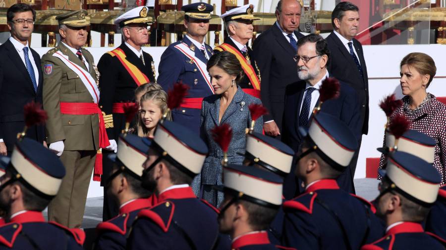 Rajoy con los Reyes en la celebración del 12 de Octubre. EFE