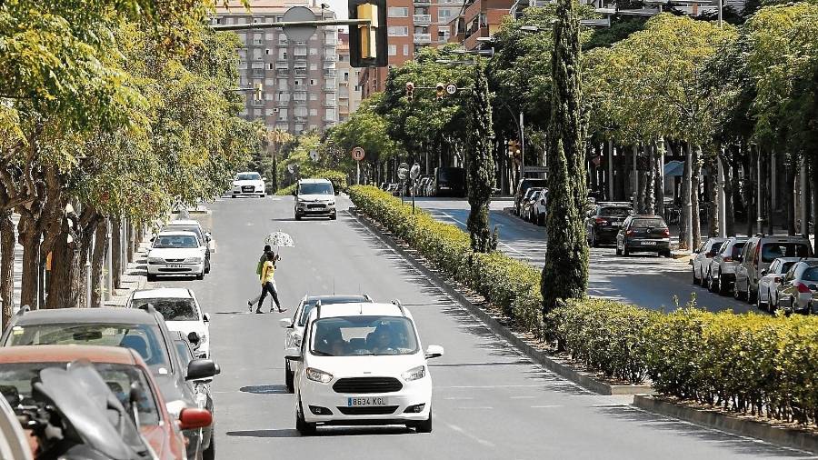 Imagen de la avenida de los Països Catalans, ayer por la mañana. FOTO: Pere Ferré