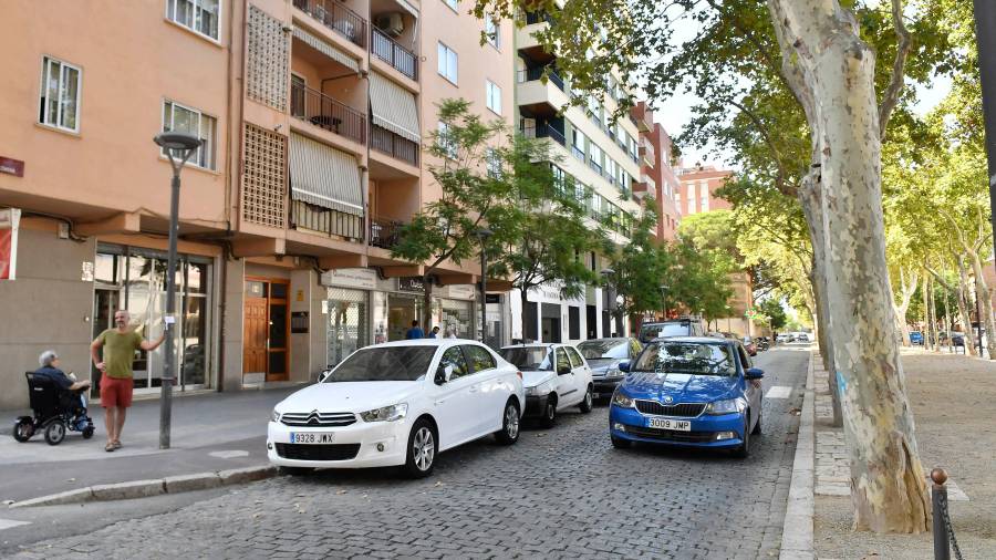 El Passeig Misericòrdia es uno de los únicos puntos de la ciudad que aún mantiene los adoquines en la calzada. FOTO: Alfredo González