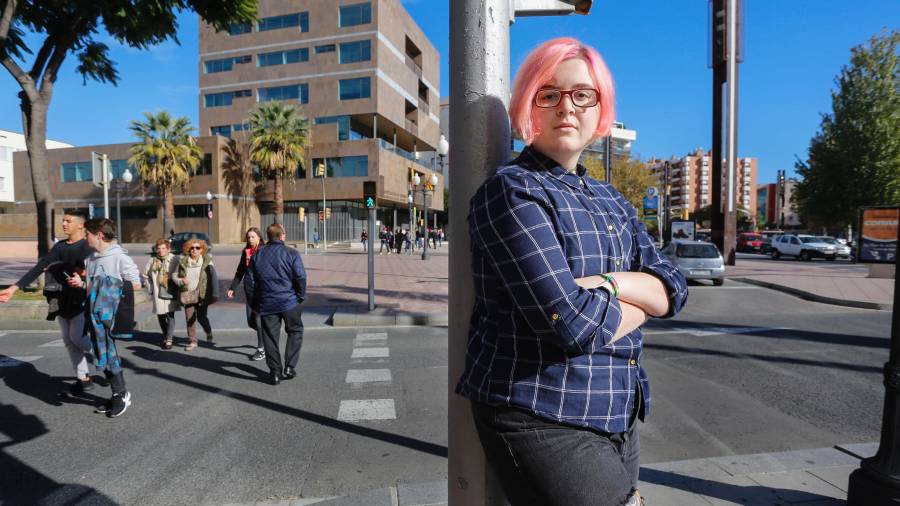 C. P., miembro de la plataforma Gènere Lliure. Se define como persona transexual no binaria. FOTO: Pere Ferré