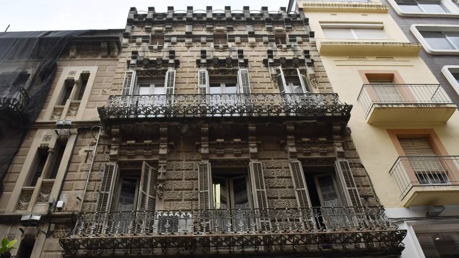 El número 12 del carrer Llovera de Reus és la casa on vivien el avis de Maria Lluïsa Amorós, al tercer pis. FOTO: ALFREDO GONZÁLEZ