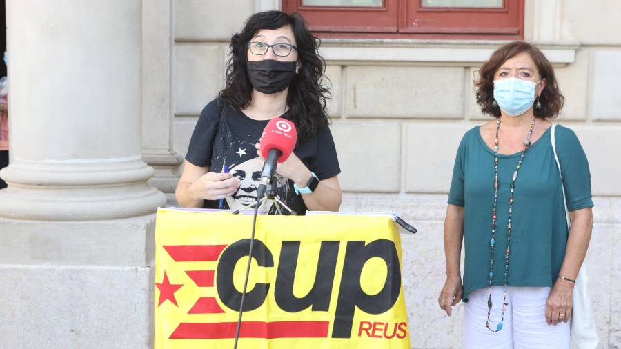 Mònica Pàmies i Mariona Quadrada, durante la rueda de prensa de ayer de la CUP de Reus. FOTO: Alba Mariné