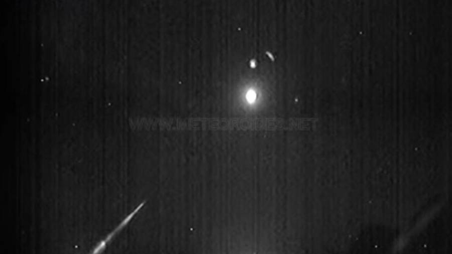 Imágen de la roca procedente de un asteroide impacta contra la atmósfera. METEORS (YOUTUBE)