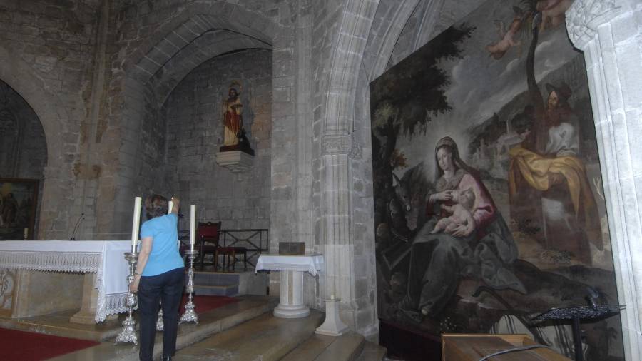 Imatge de l’altar i de l’interiorde l’església de Sant Lluc d’Ulldecona. FOTO: JOAN REVILLASUNA DE LES SINGULARITATS DE L’ESGLÉSIA D’ULLDECONA ÉS LA PRESÈNCIA D’UNS ÀNGELS TOCANT INSTRUMENTS MUSICALS. FOTO:JOAN REVILLAS
