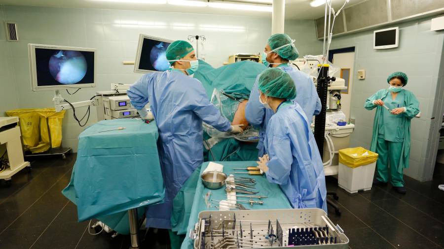 Imagen de archivo de una intervención quirúgica en el Hospital Joan XXIII de Tarragona. FOTO: PERE FERRÉ