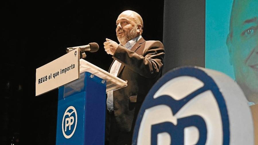 El alcaldable del PP, Sebastià Domènech, durante su discurso de ayer en la sala Santa Llúcia. FOTO: a. gonzález