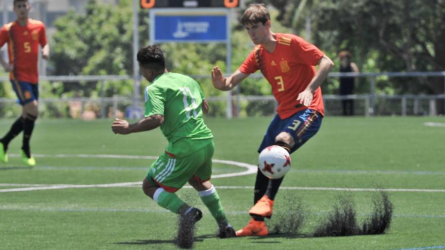 Miranda en el partido de debut con España en Calafell. Foto: Alfredo González