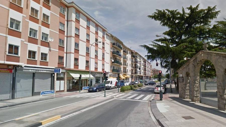 La avenida de Villava de Pamplona, junto al colegio Esclavas del Sagrado Corazón. FOTO: GoogleMaps