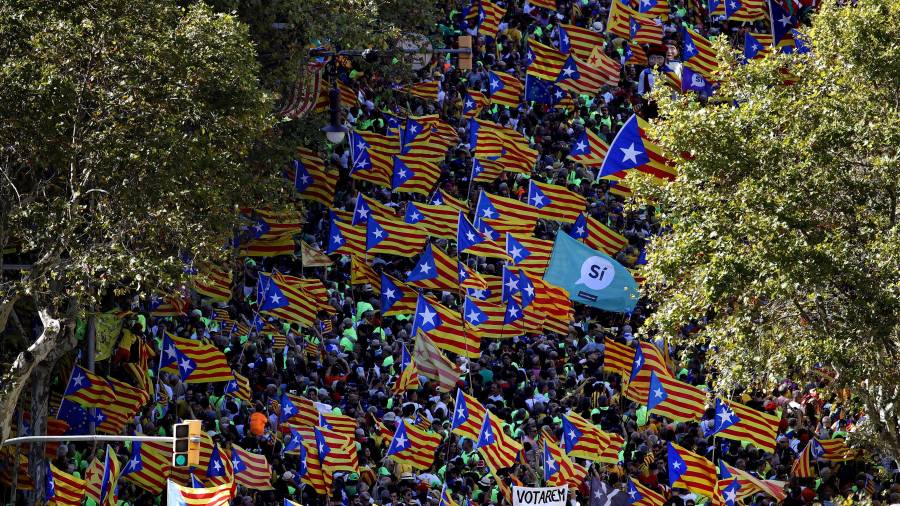 Milers de persones a la manifestació de Barcelona. Foto: EFE