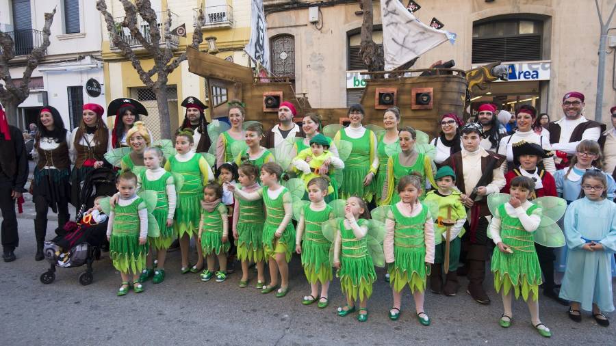 Una de les comparses del carnaval de Ferreries, a Tortosa. FOTO: JOAN REVILLASRUA PELS CARRERS D’AMPOSTA, AHIR AL VESPRE. FOTO: JOAN REVILLAS