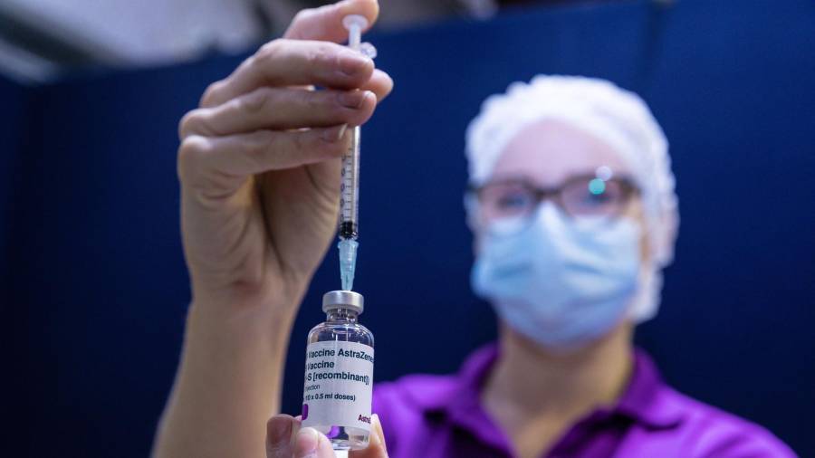 En las últimas 24 horas se han vacunado a algo más de 4.000 personas en la demarcación. Foto: EFE