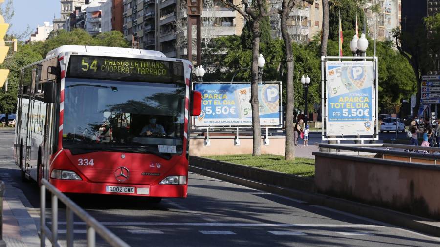 Imagen de un autobús municipal de Tarragona. DT