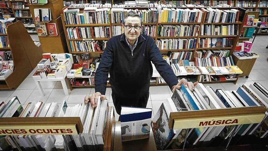 Ricard Espinosa, cofundador de La Capona, librería que este año sopla 25 velas. Foto: Pere Ferré