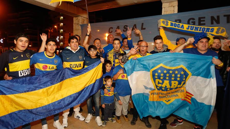 Aficionados de Boca Juniors en Salou. Foto: Fabián Acidres